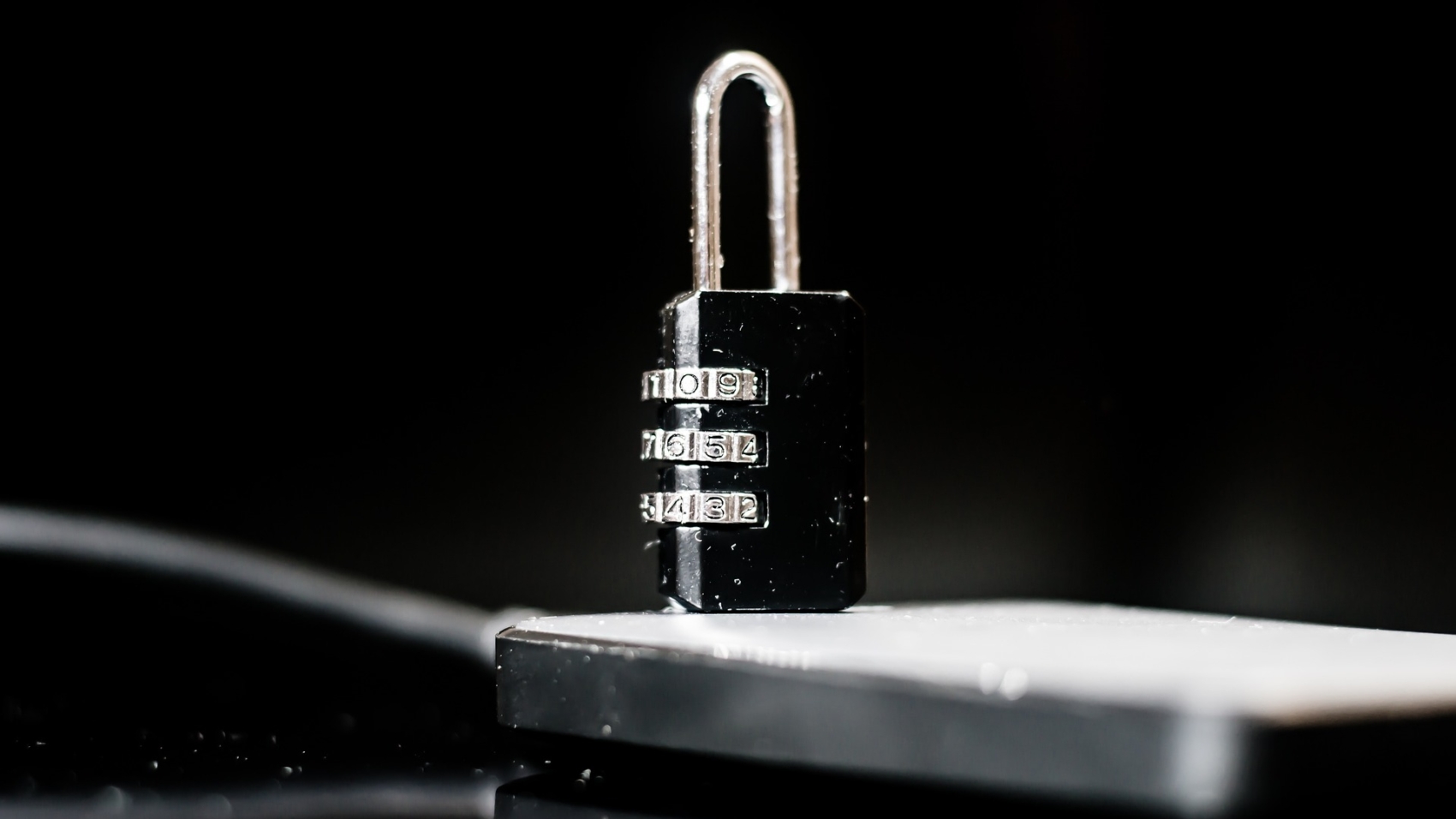 combination-lock-gdc69d7b7f_1920